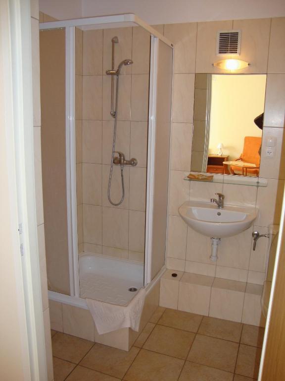 Apartamenty & Restauracja Janus Ełk Esterno foto